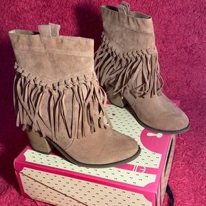 Pink key beige Archie boots